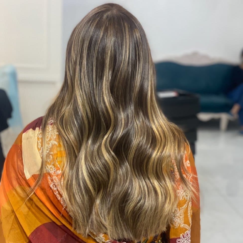 16. Golden Brunette Waves with High-Contrast Highlights - Hair Color with Highlights