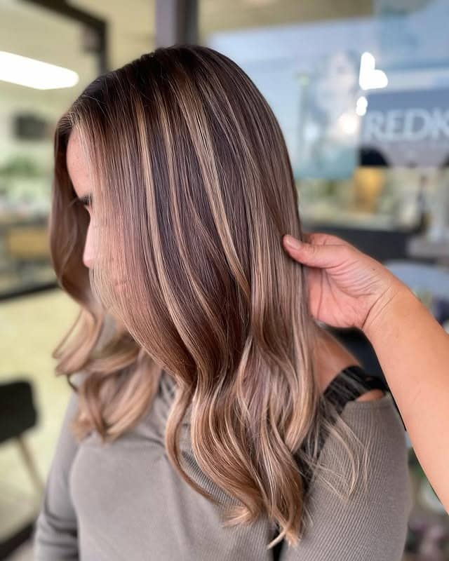 11. Soft Beige Brunette Balayage with Face-Framing Highlights - Brunette Balayage Hair Color