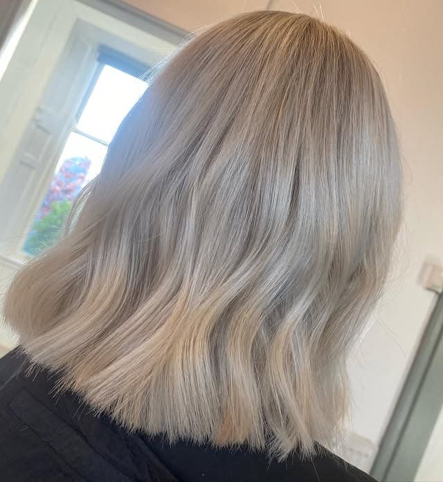 7. Neutral Blonde Textured Bob - Short Blonde Hairstyles