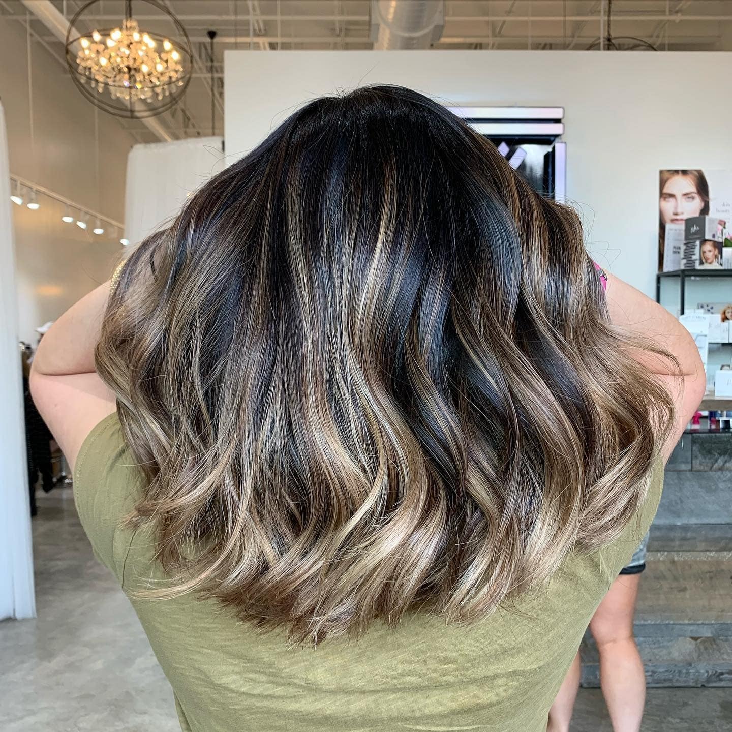 16. Dimensional Bronde Wavy Bob - Short Blonde Hairstyles