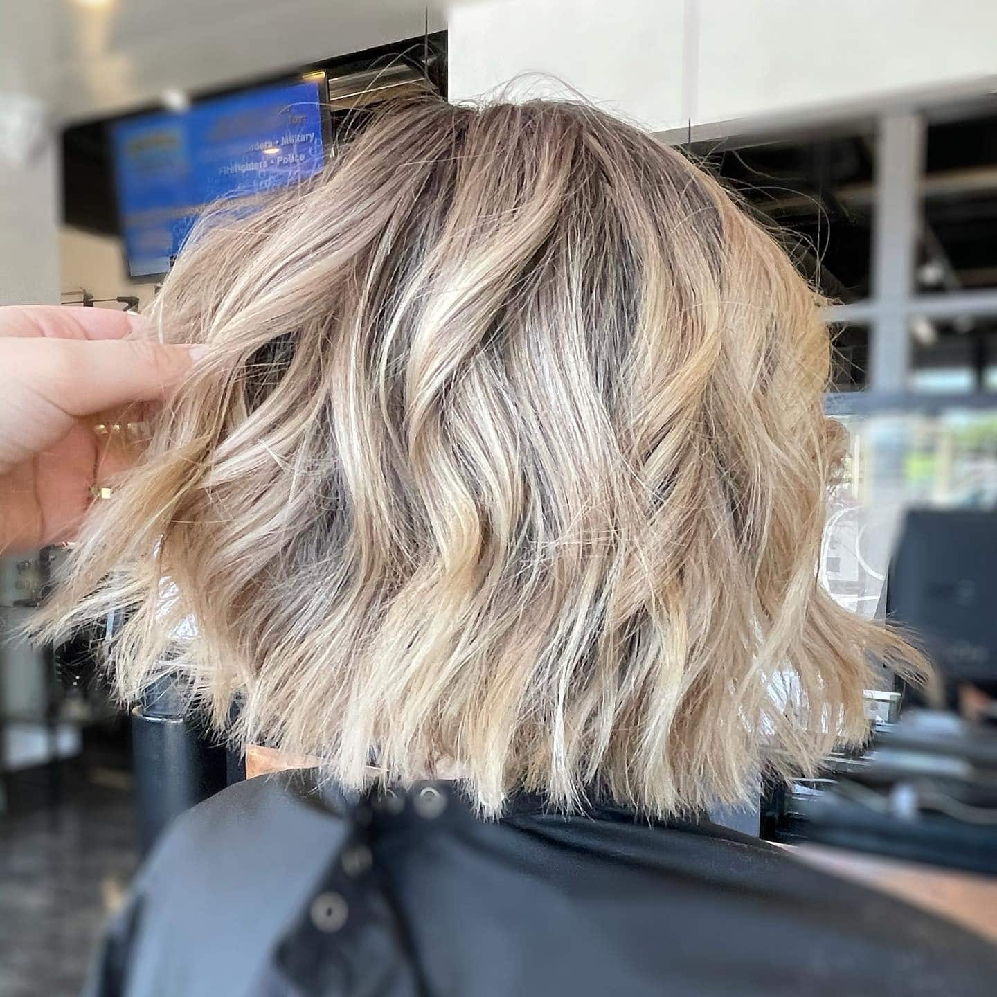 19. Lived-In Ash Blonde Textured Bob - Short Blonde Hairstyles