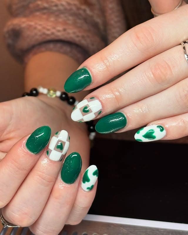 9. Deep Green Graphic Grid Nails - green and white nail ideas