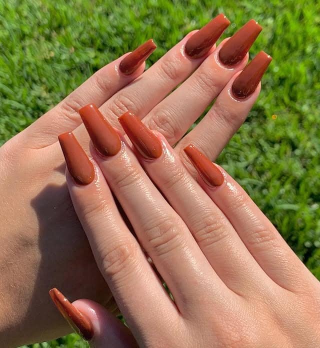 10. Warm Caramel Coffin Nails - light brown nail ideas