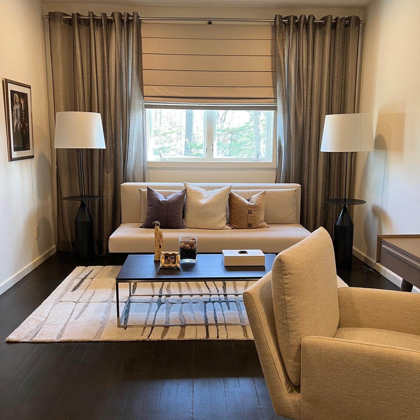 16. Warm Neutral Office Guest Sitting Room - office guest room ideas