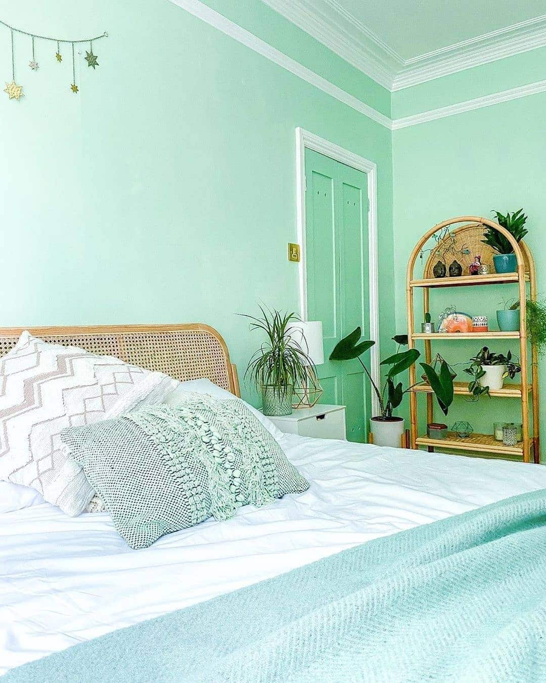 13. Fresh Mint Vintage Bedroom - mint green bedroom ideas