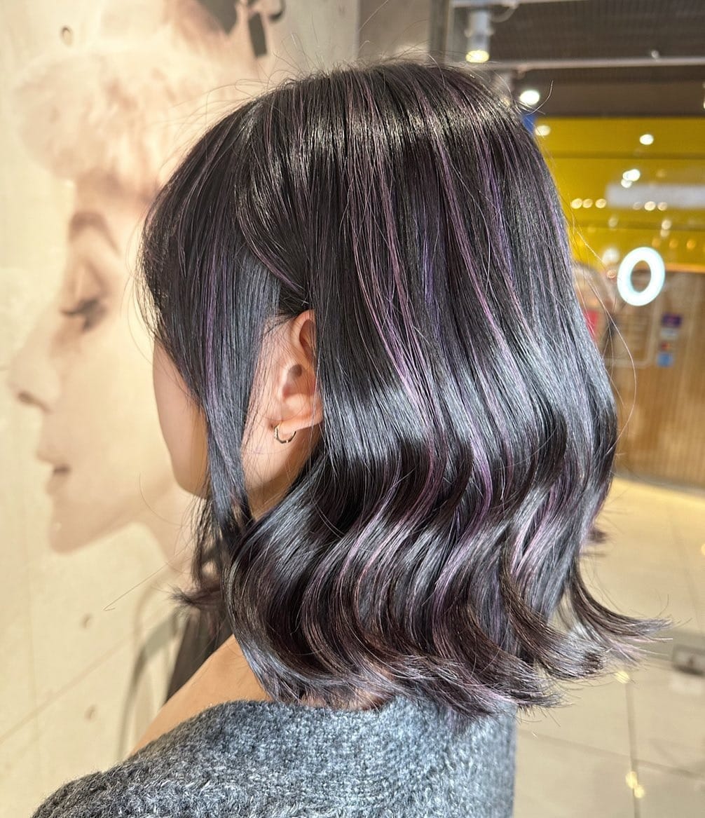 5. Dimensional Short Waves with Violet Undertones - Black Hair with Highlights