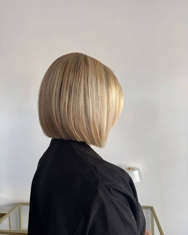 10. Structured Short Bob in Light Sand Blonde - Bob Hairstyles