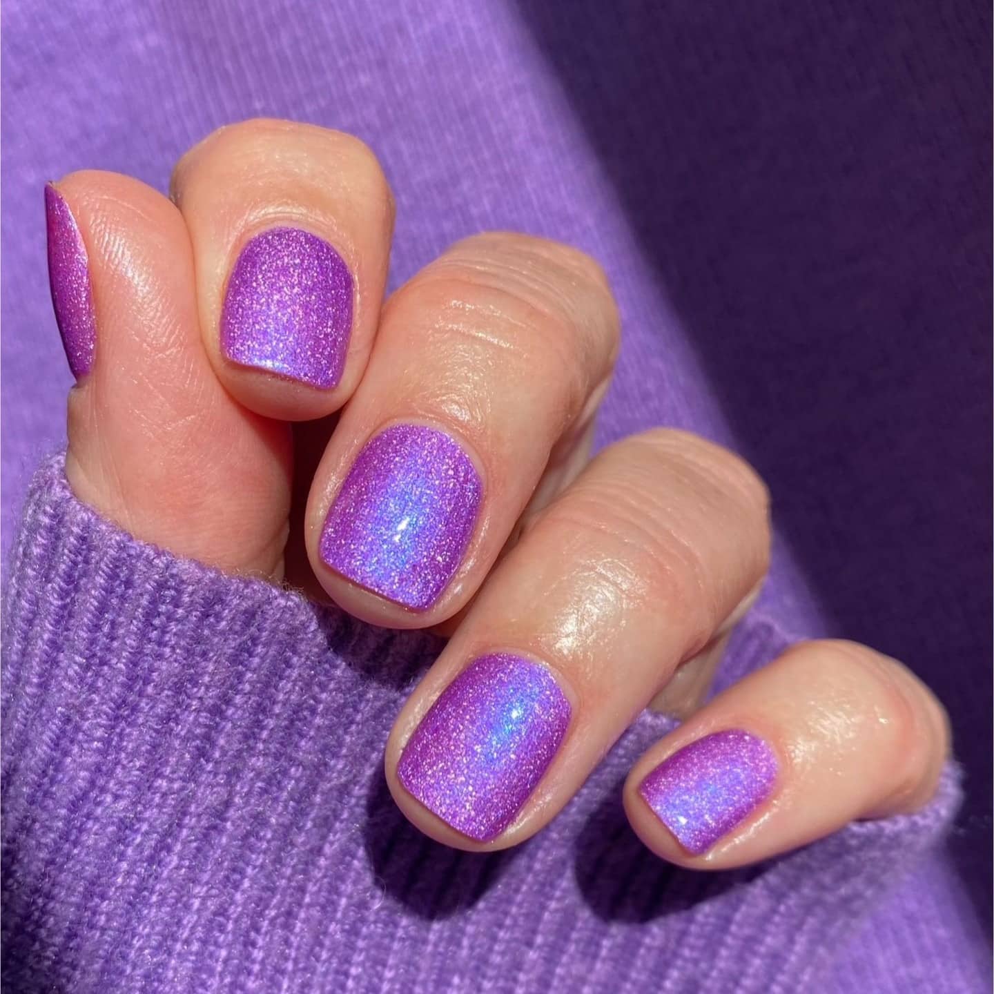4. Shimmering Magenta Short Nails - magenta nail ideas