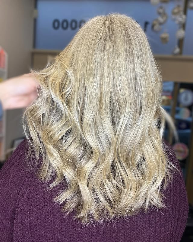 6. Light Blonde Lob with Natural Lowlights - Blonde Hair with Lowlights