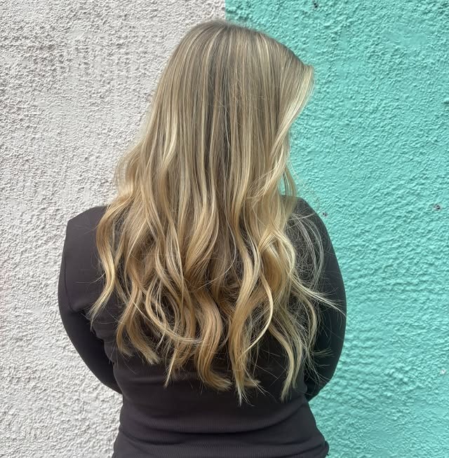 15. Long Wavy Blonde with Neutral Lowlights - Blonde Hair with Lowlights