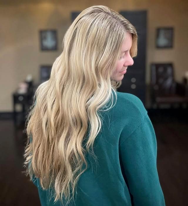 22. Long Natural Blonde Waves with Subtle Lowlights - Blonde Hair with Lowlights