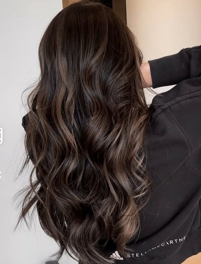 20. Rich Brunette Waves with Natural Contrast - Brown Hair with Highlights