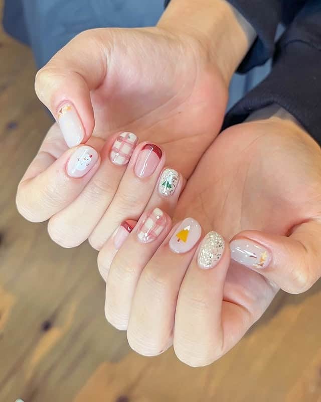 6. Neutral Plaid and Soft Icon Mix - minimal nail ideas