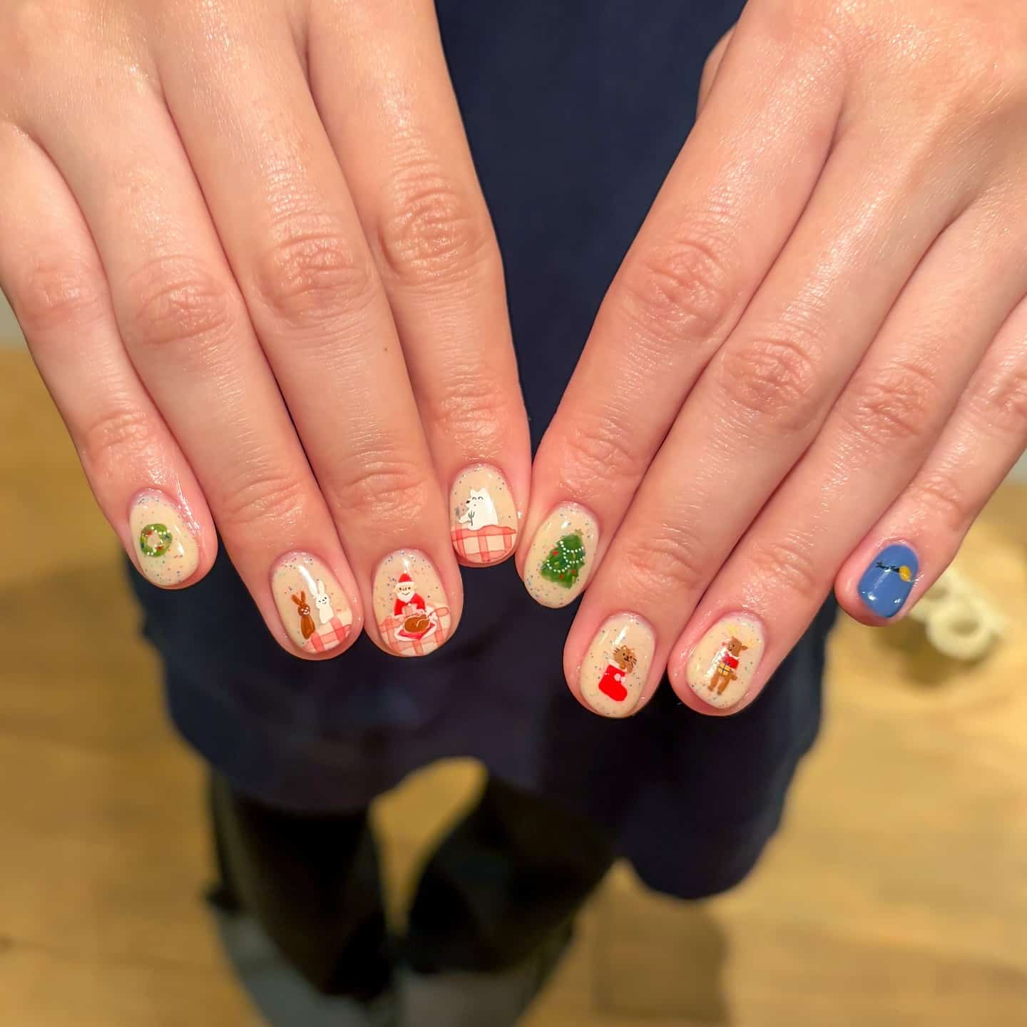 9. Holiday-Inspired Minimal Illustrations - minimal nail ideas