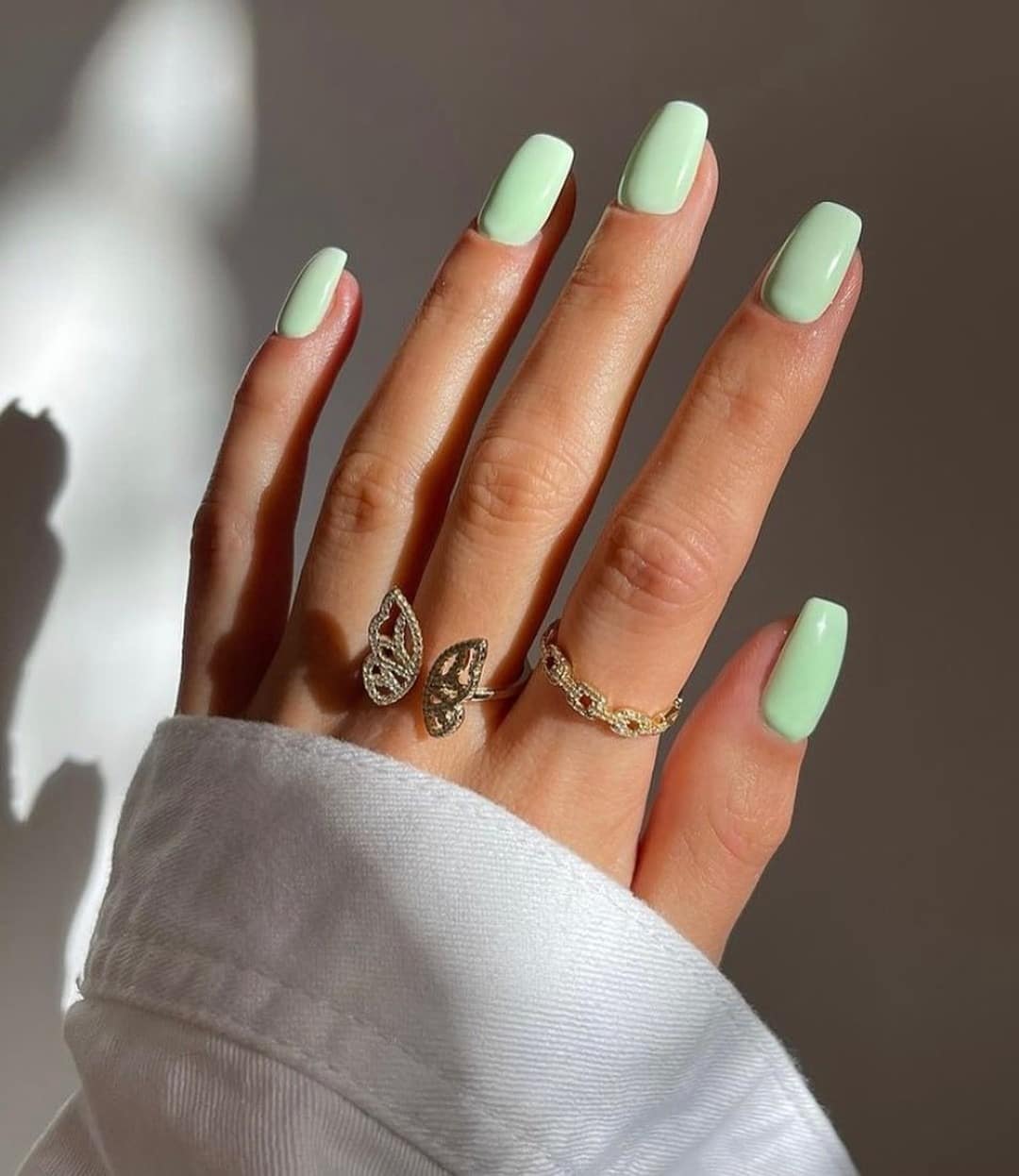 4. Soft Mint Oval Minimal Nails - mint color nail ideas