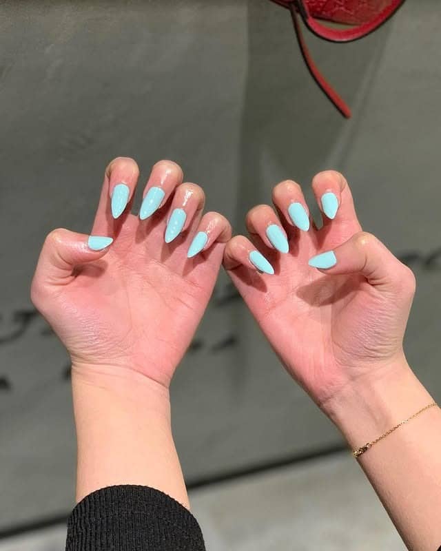 11. Glossy Mint Almond Nails - mint color nail ideas