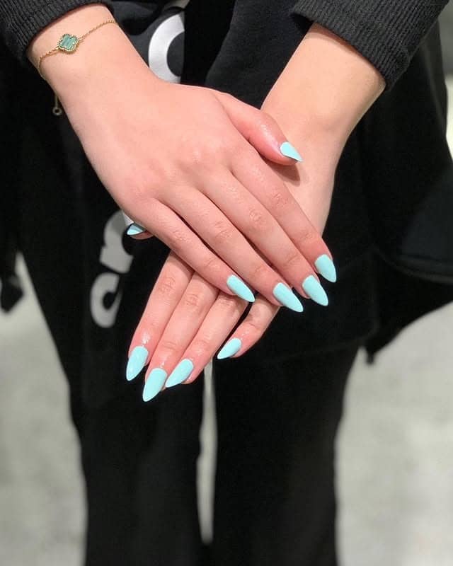 13. Classic Mint Stiletto Nails - mint color nail ideas