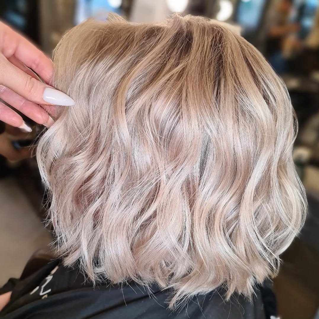 8. Lived-In Choppy Bob in Dark Rooted Blonde - Choppy Bob Hairstyles