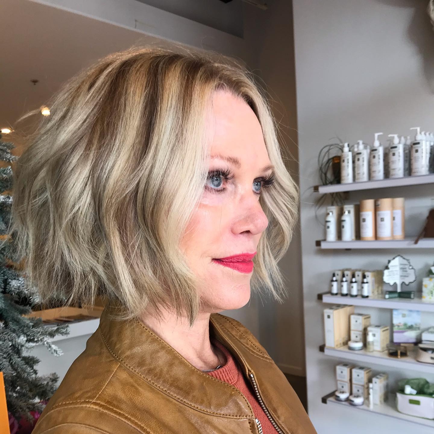 16. Softly Layered Choppy Bob in Cool Beige Blonde - Choppy Bob Hairstyles