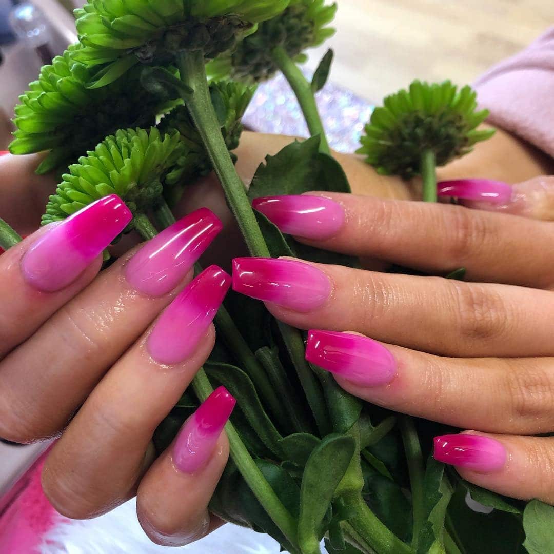 9. Vibrant Coffin Pink Ombre Nails - pink ombre nail ideas