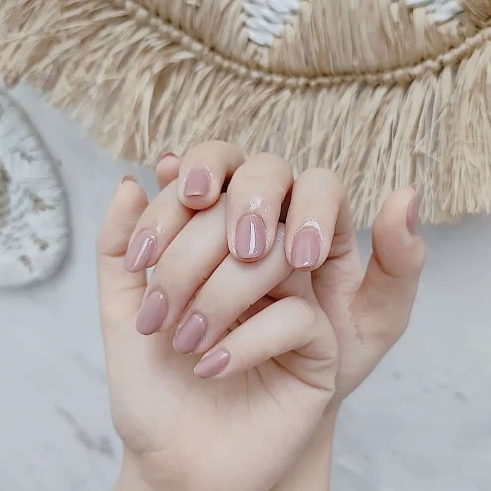 21. Soft Mauve Short Oval Nails - plain nail ideas
