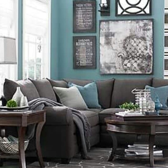 15. Casual Gray Sofa with Teal Feature Wall - gray and teal living room ideas
