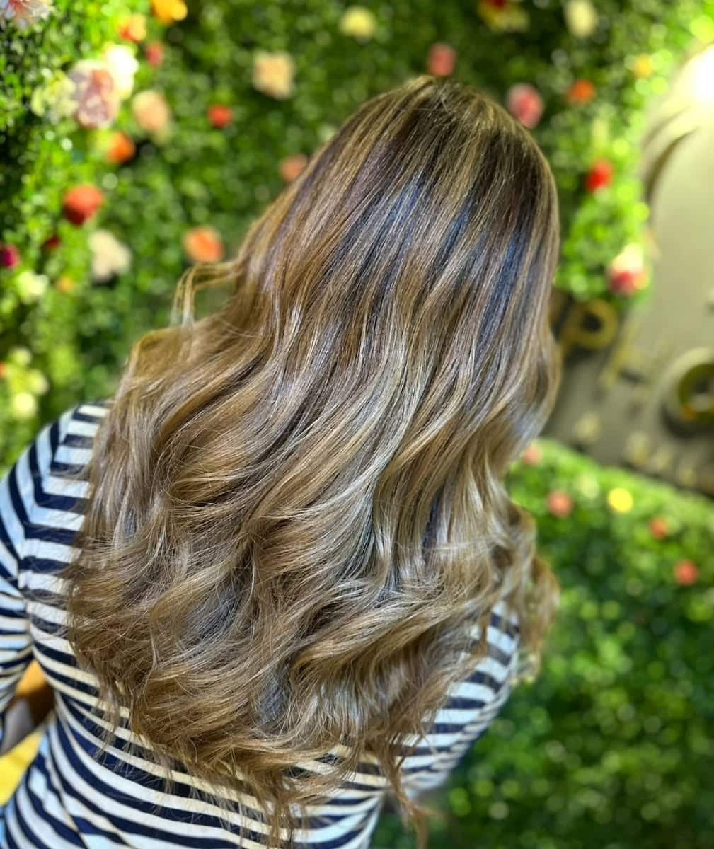 4. Sunlit Beige Blonde with Natural Waves - Highlights Hair Color