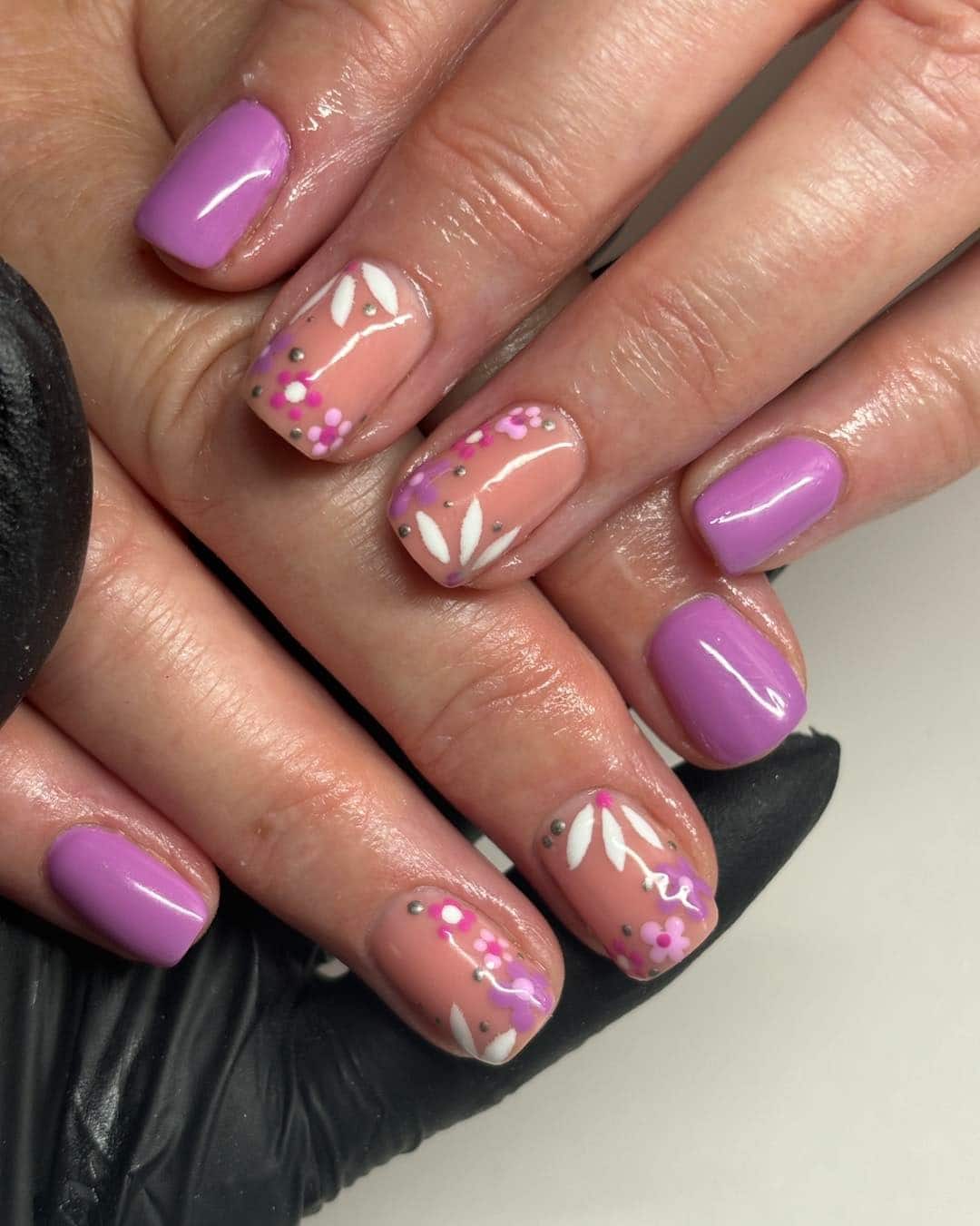 12. Short Lilac Floral Accent Nails - purple flower nail ideas