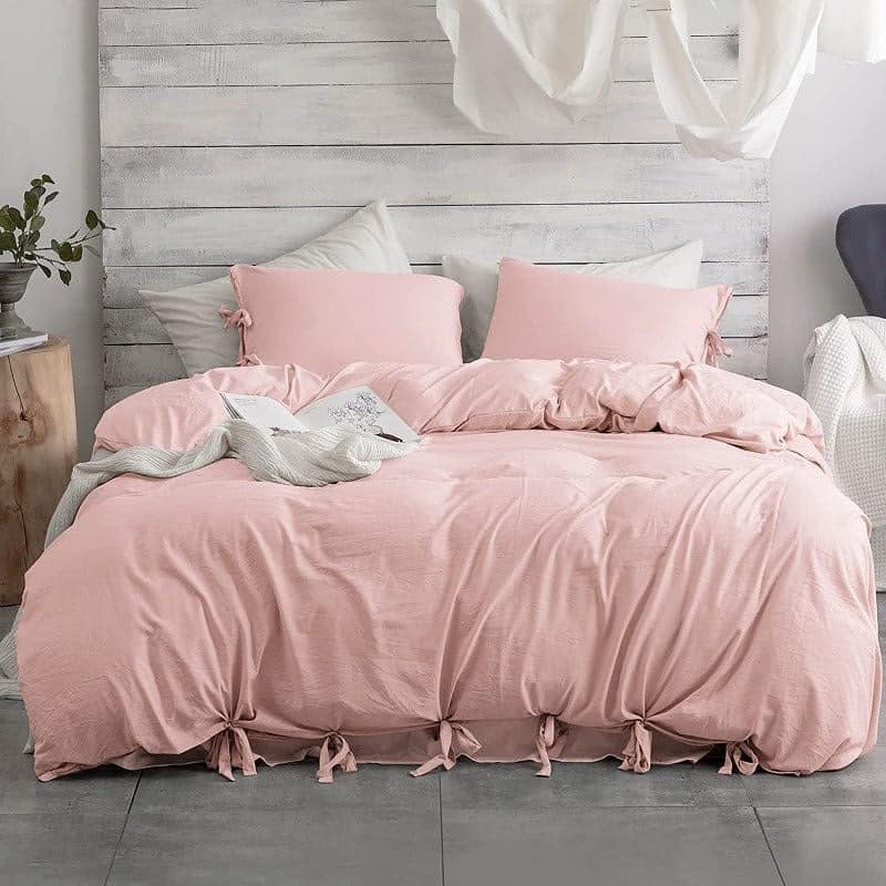 7. Relaxed Pink Layers with Cozy Texture - light pink bedroom ideas
