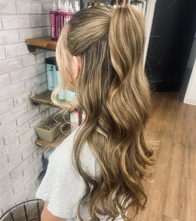 20. High Ponytail Waves in Honey Blonde - Prom Hairstyles