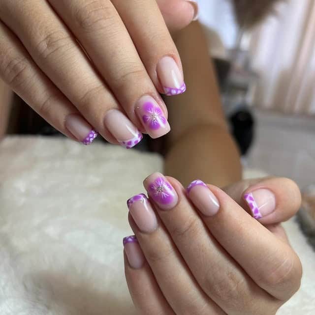 22. Purple French Tips with Daisy Accent Art - purple french tip nail ideas