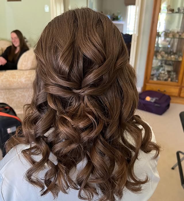 8. Lived-In Shoulder Waves with Honey Blonde Highlights - Shoulder Length Hair