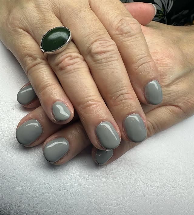 15. Classic Medium Grey Short Oval Nails - simple grey nail ideas