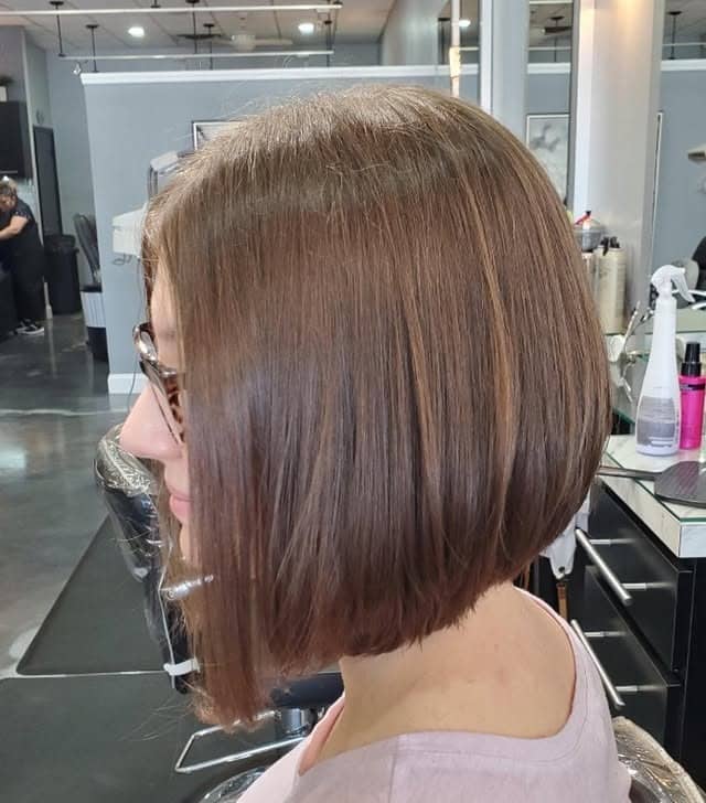 17. Classic Stacked Bob in Chestnut Brown - Stacked Bob Hair
