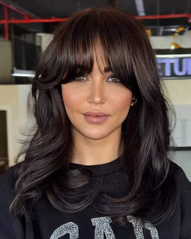16. Wavy Shoulder-Length Cut with Blunt Bangs in Cocoa Brown - Wavy Hair with Bangs