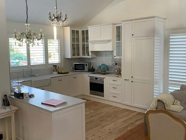 7. Light Cream Victorian Kitchen with Cottage Influence - victorian style kitchen ideas