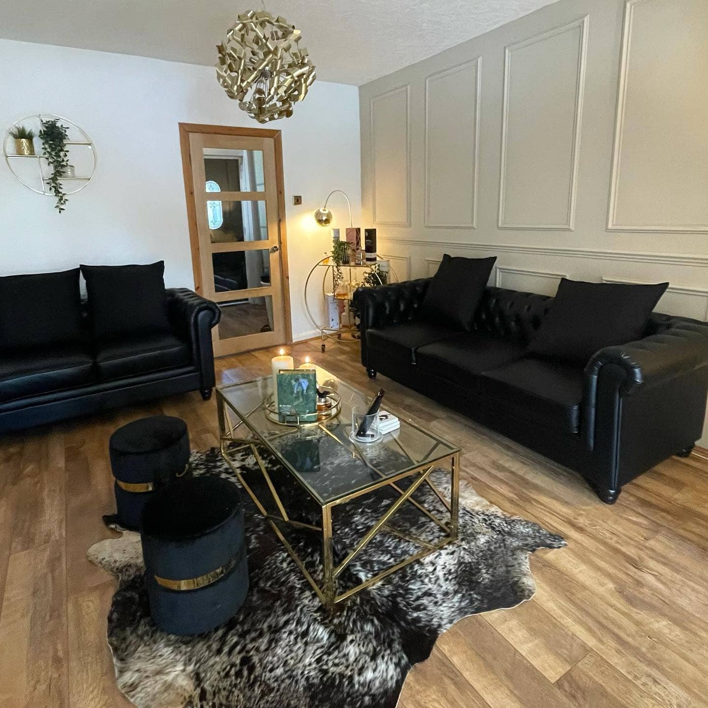 2. Classic Black Leather Seating with Gold Accents - black and gold living room ideas