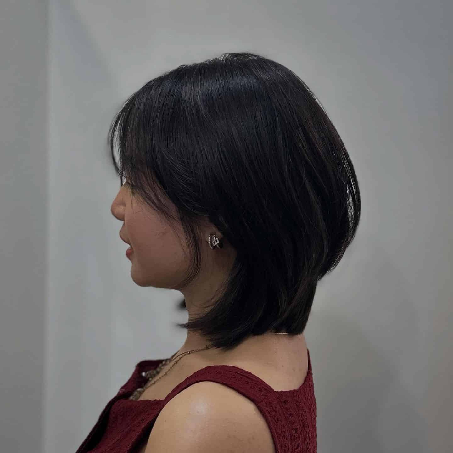 20. Cool Pearl Blonde Layered Bob with Rounded Shape - Layered Bob Hairstyles