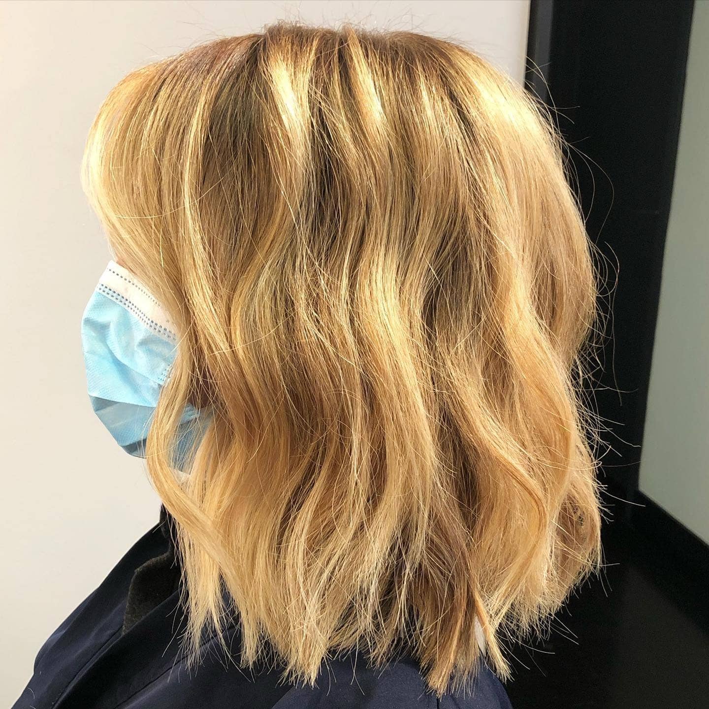 10. Sun-Kissed Blonde Blunt Bob with Loose Waves - Blunt Bob Hairstyles