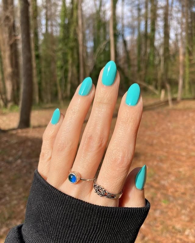 3. Glossy Aqua Blue Almond Nails - aqua blue nail ideas