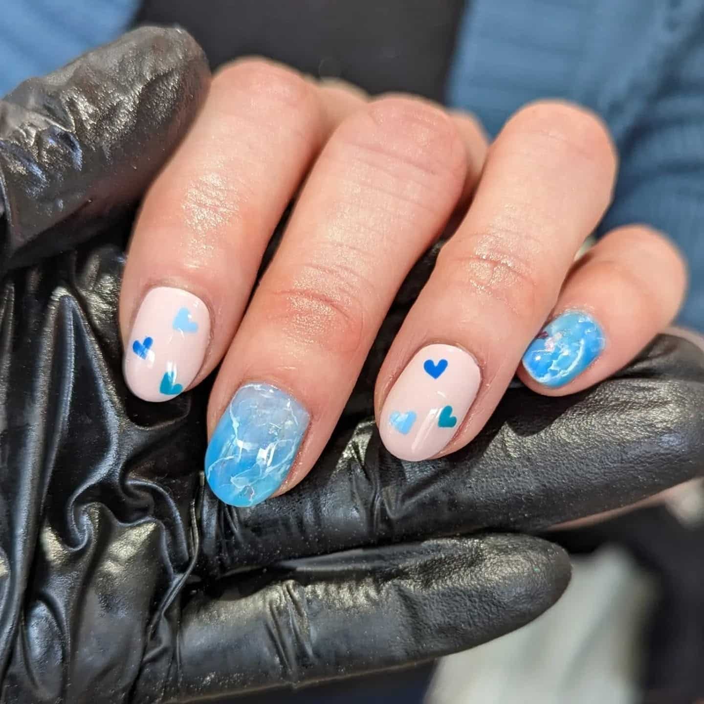 16. Short Aqua Blue Heart Accent Nails - aqua blue nail ideas