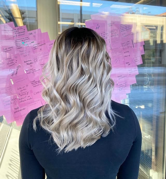 19. Rooted Blonde Lob with Soft Waves - Blonde Hair with Dark Roots