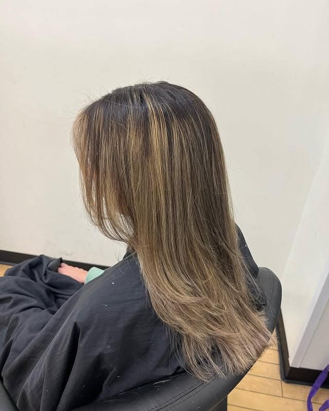21. Soft Brown Blonde with Feathered Layers - Blonde Hair with Dark Roots