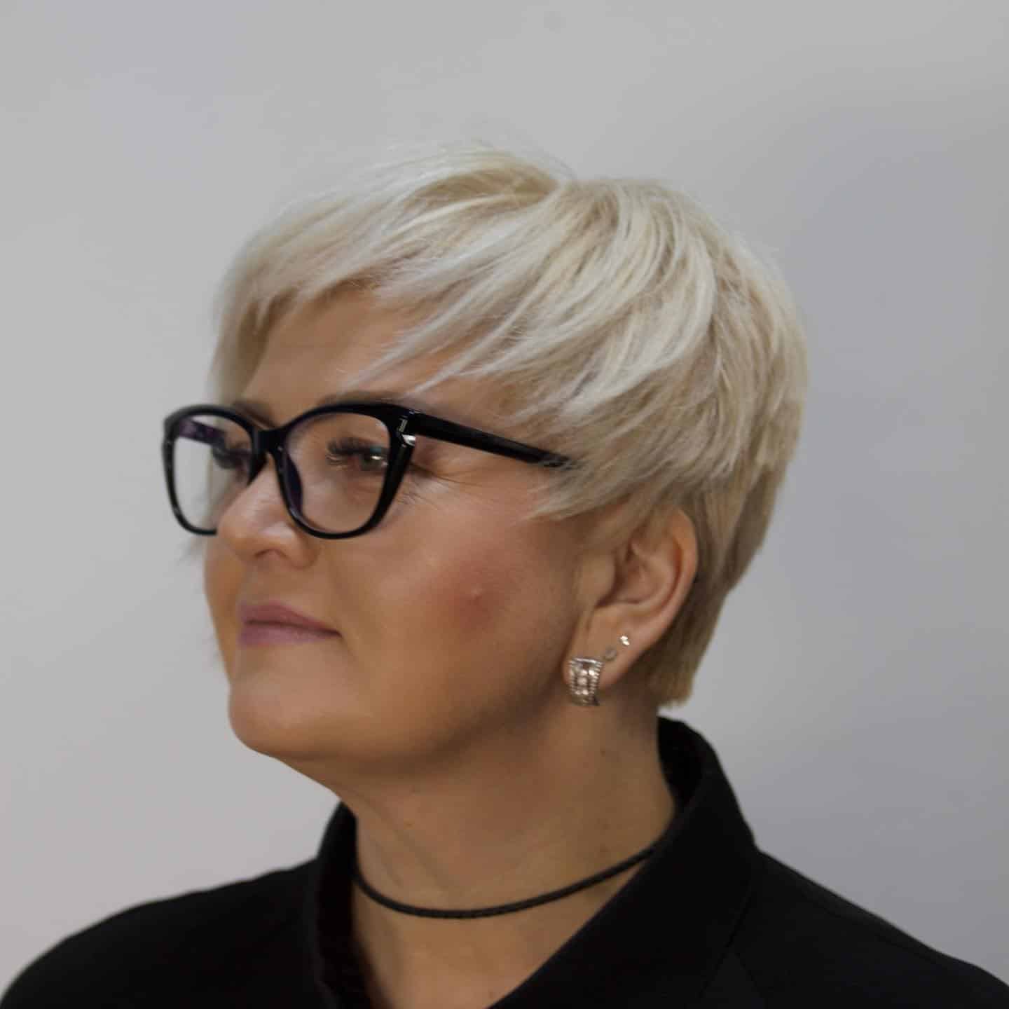 14. Icy Platinum Short Pixie Bob - Pixie Bob Haircuts