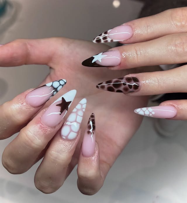 10. Brown & White Abstract Star Art - brown and white nail ideas
