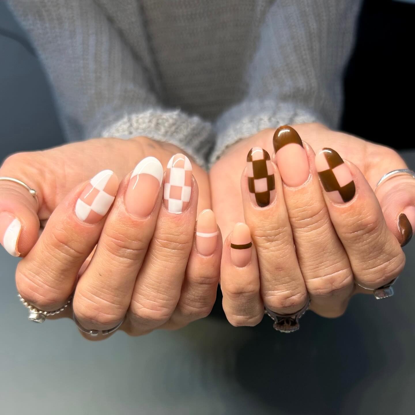 15. Brown & White Modern Checker Mix - brown and white nail ideas