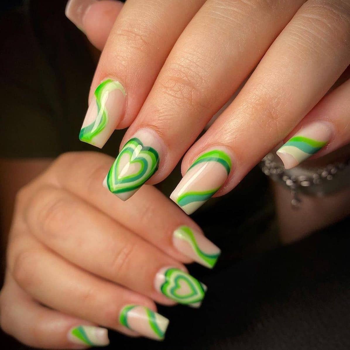 6. Retro Green Swirl Square Nails - cute green nail ideas