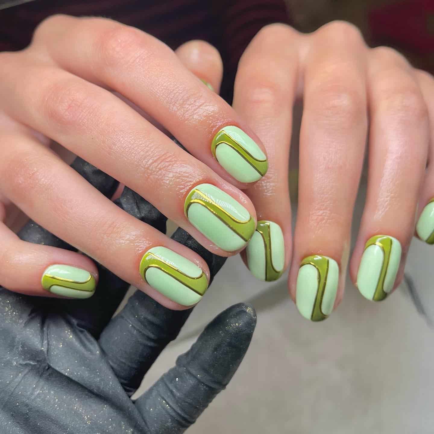 18. Mint Green Wave Short Square Nails - cute green nail ideas