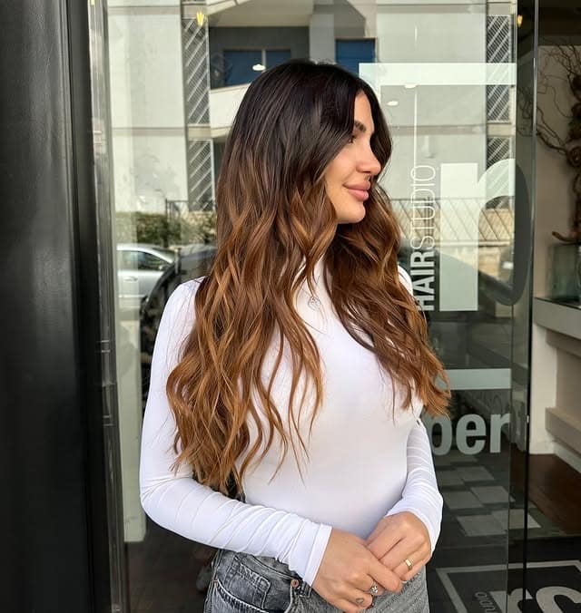 18. Caramel Melt Long Beach Waves - Long Wave Hairstyles