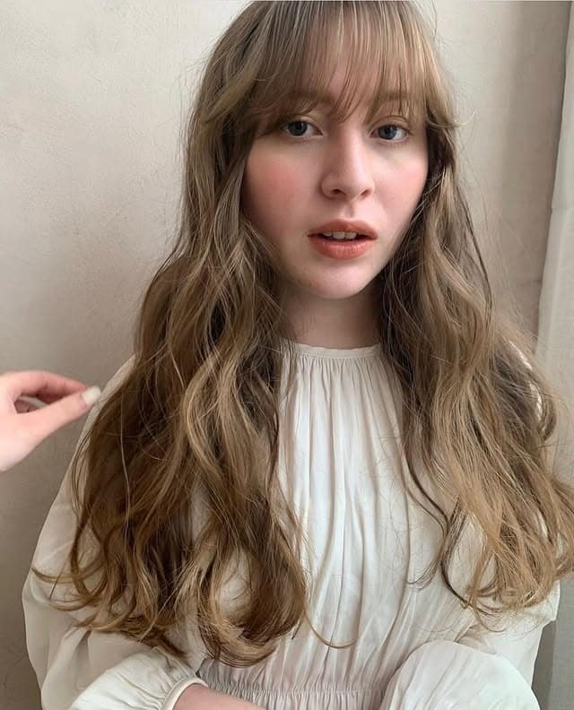 19. Soft Mushroom Blonde Textured Waves - Long Wave Hairstyles